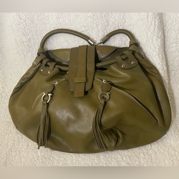 Ferragamo olive top handle bag - Picture 2 of 11